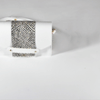 Charger l'image dans la galerie, Mini sac box - Blanc et noir